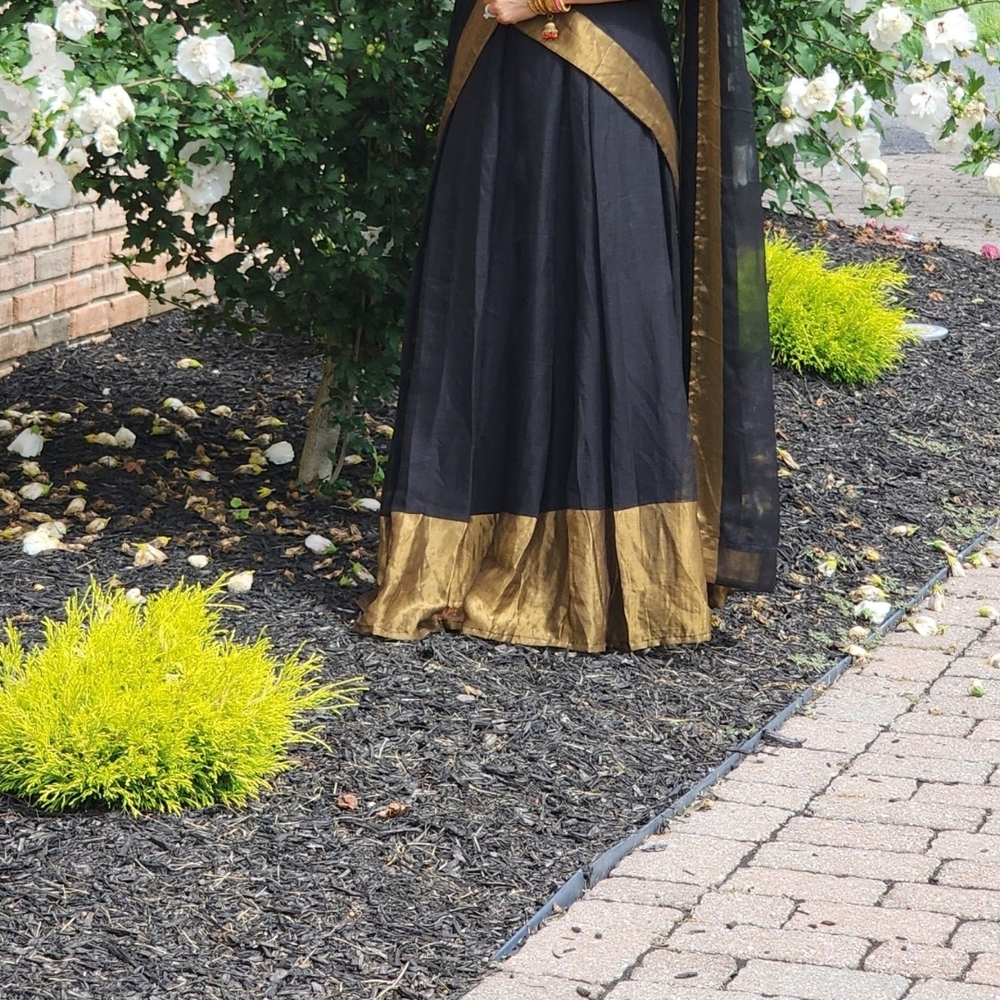 Elegant Black and Gold Women's Skirt